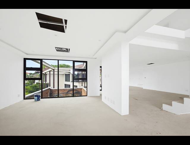 8 BEDROOM HOUSE FOR SALE IN IZINGA